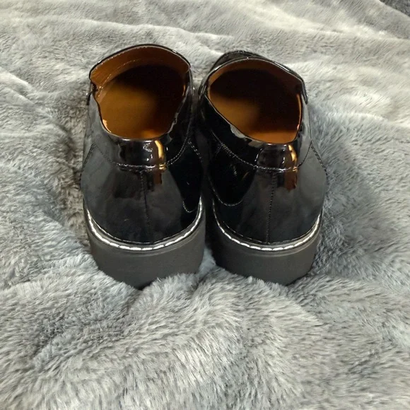 Elegant Black Patent Leather Women's Loafers - Picture 3 of 6